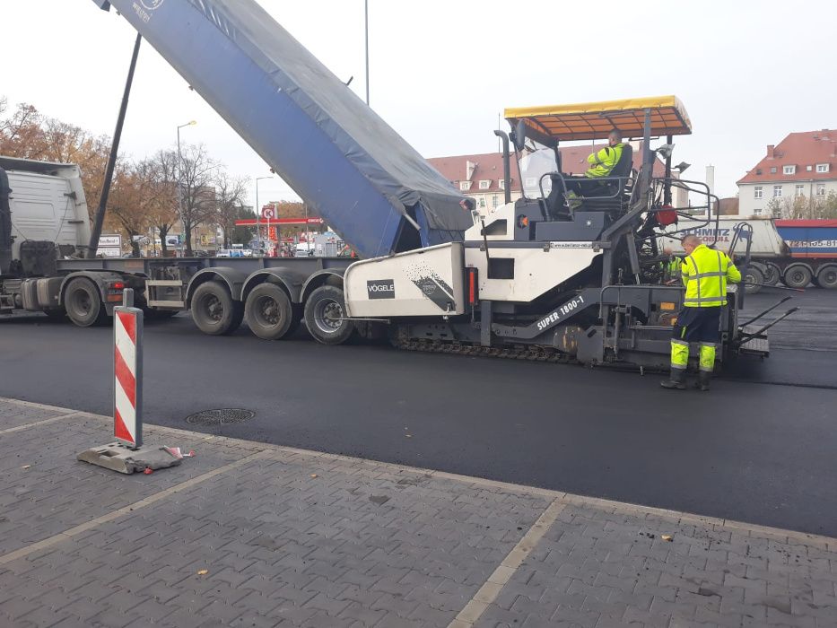 Układanie asfaltu/budowa dróg/parkingów/asfaltowanie/zalewanie spękań