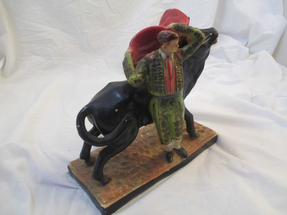 Figura de Cerâmica Tauromaquia – Touro e Toureiro
