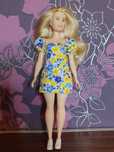 Sukienka dla lalki typu Barbie curvy