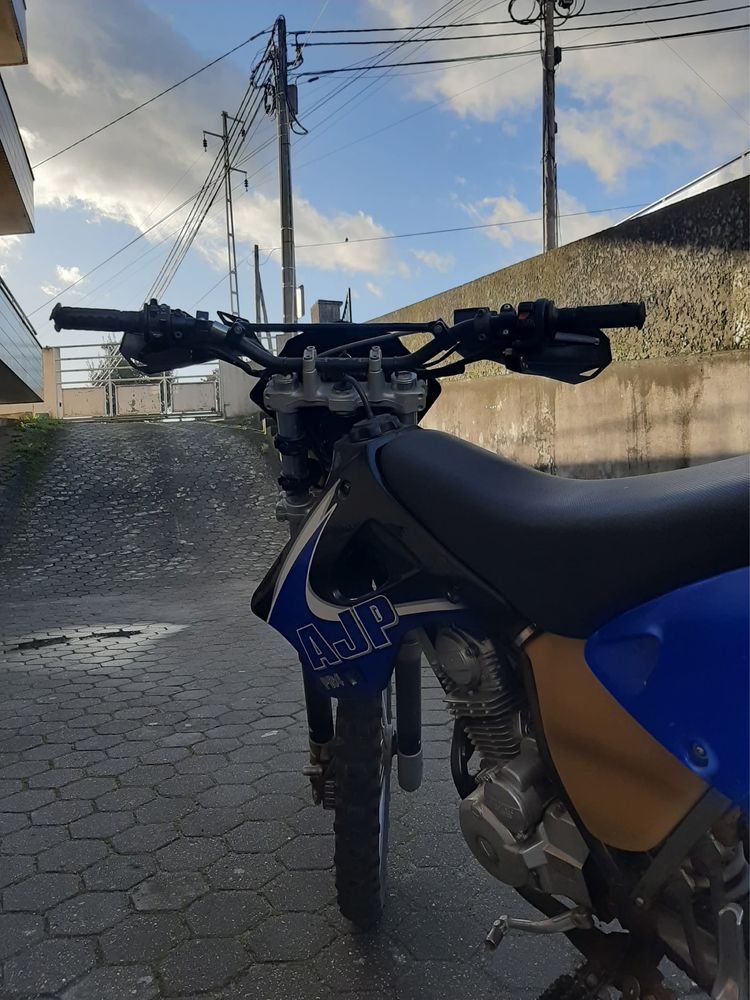 Vendo ou troco MOTA AJP 125cc