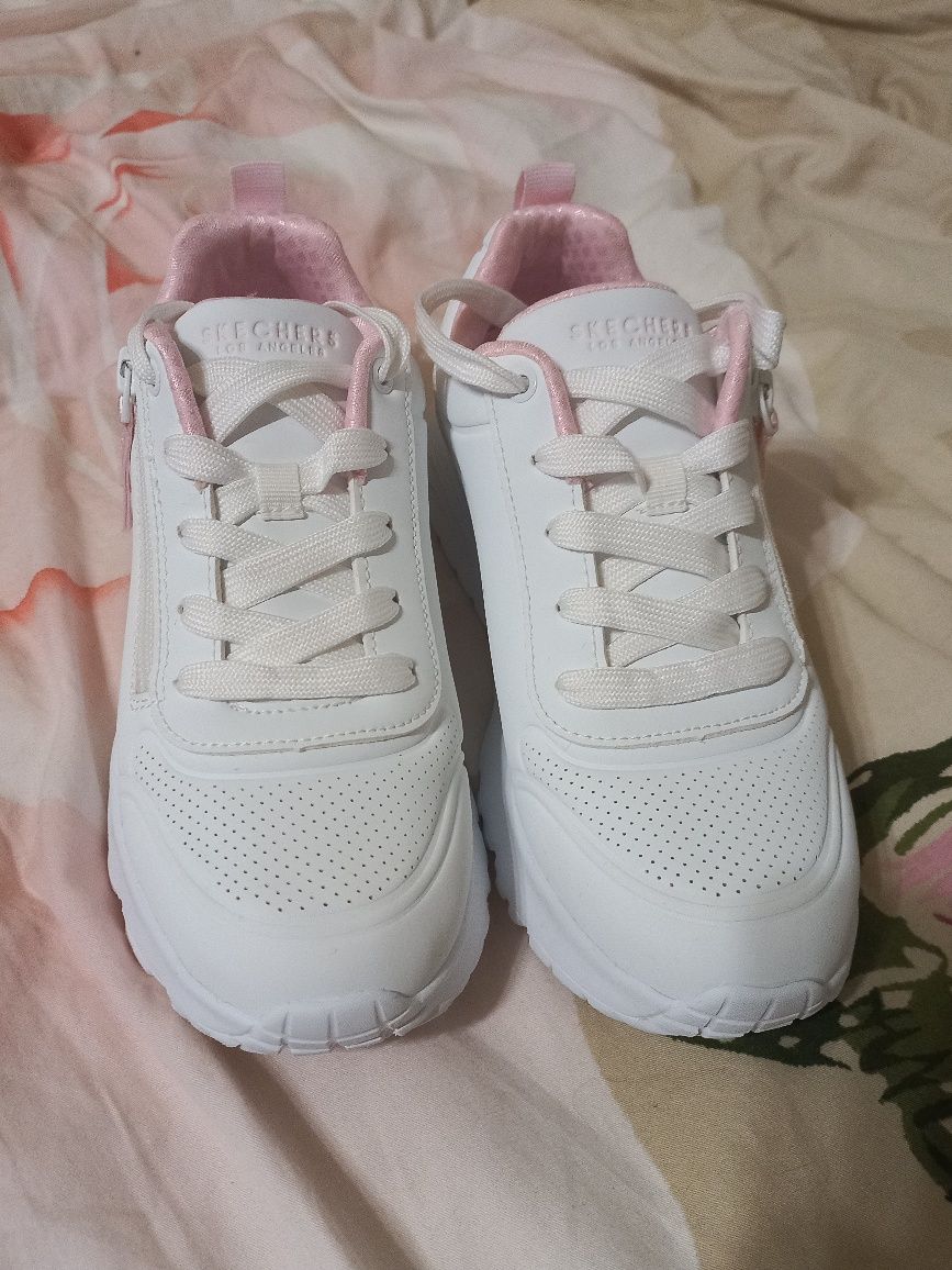 Продаются кросівки skechers 36р