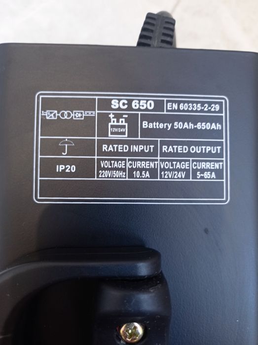 Зарядний пристрій