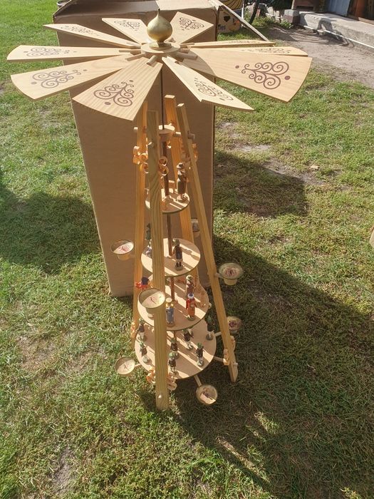 Piramida bożonarodzeniowa