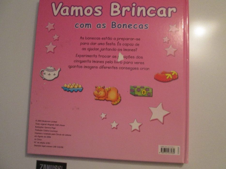 "Vamos brincar com as bonecas"