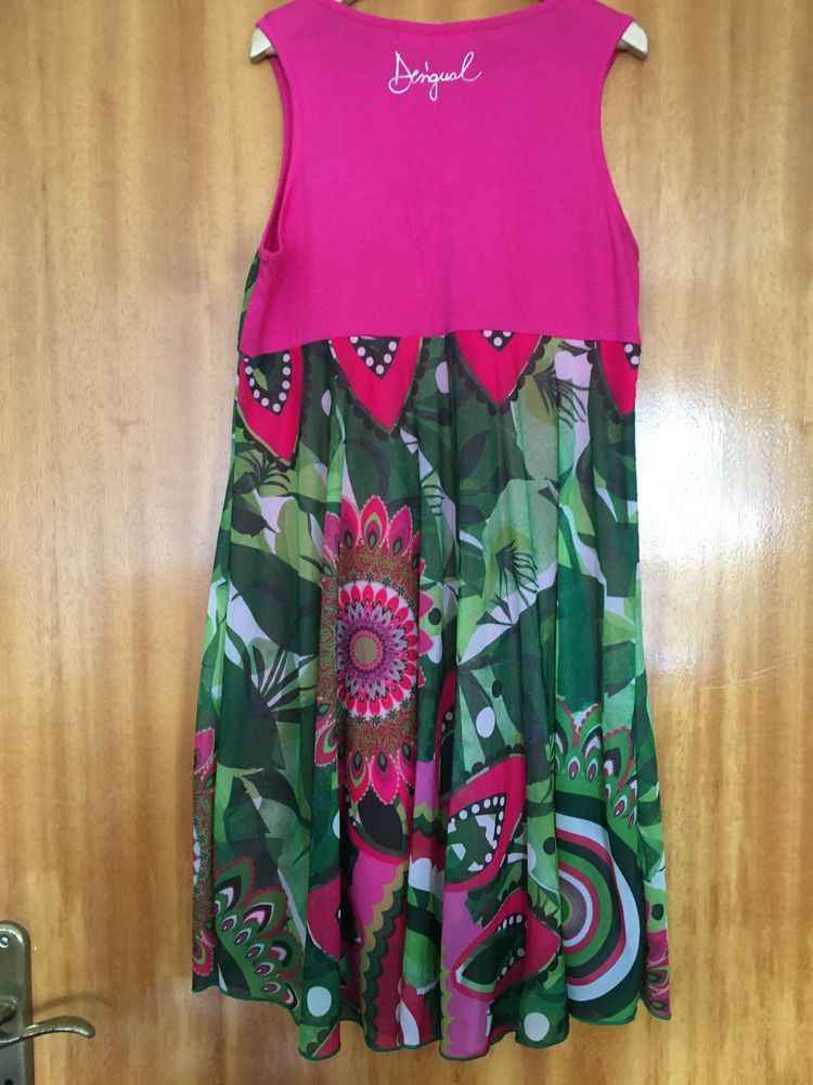 Vestido Desigual, tamanho 11-12, tecido fluido