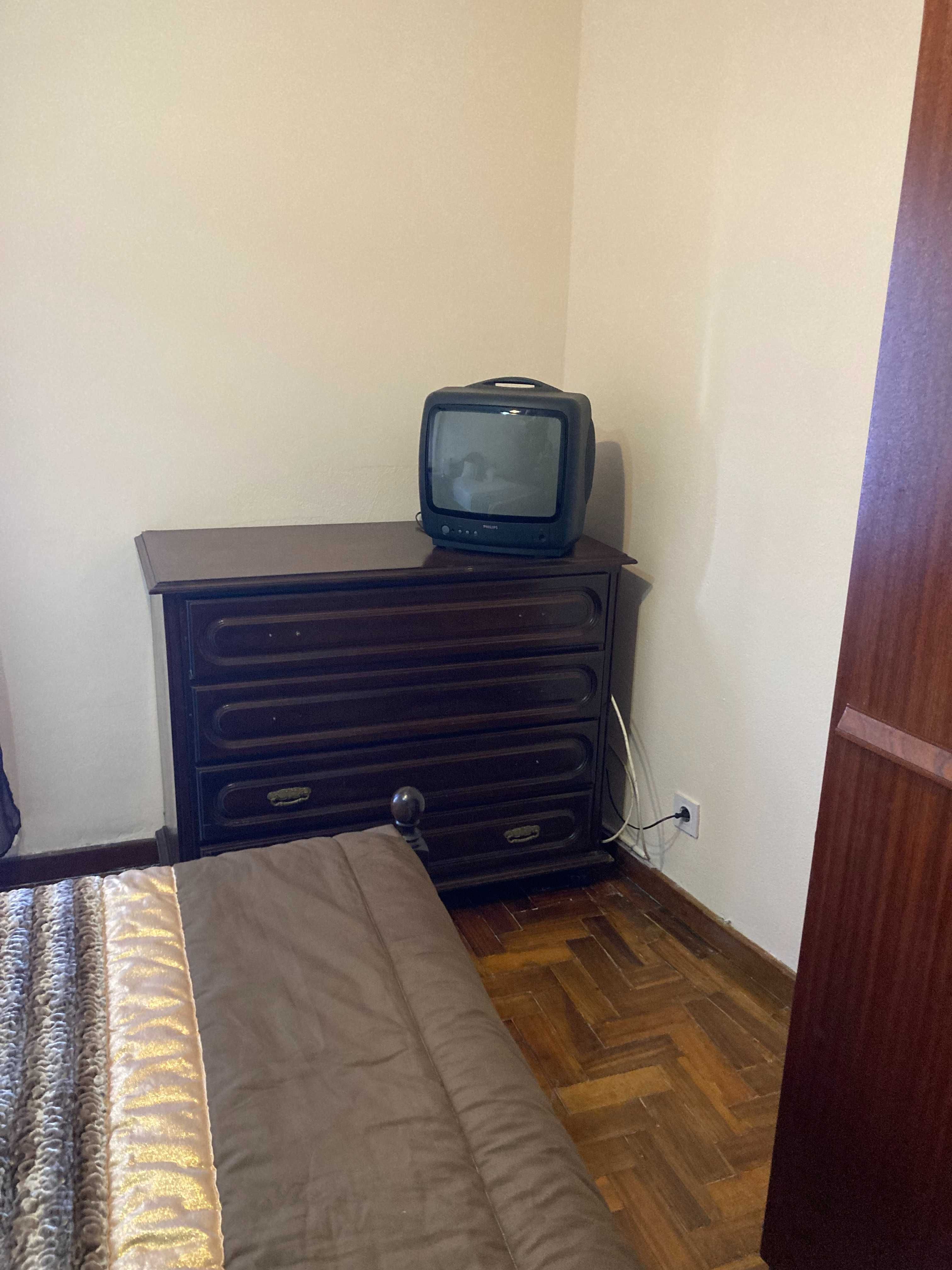 Quarto a menina estudante ou trabalhadora