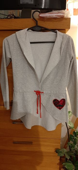 Bluza bluzka z kapturem kardigan 123-134 z serduszkiem