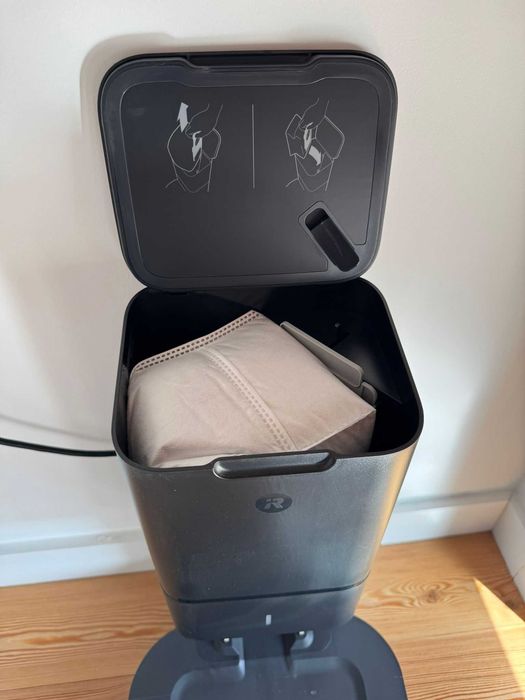 Aspirador iRobot Roomba i7+ (com Base de Descarga Automática)