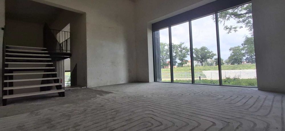 Lokal 146 mkw z antresolą, ogródkiem i widokiem na Odrę (6m wysokości)