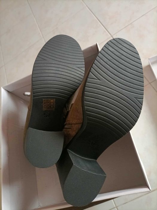 4 Pares de botins para senhora