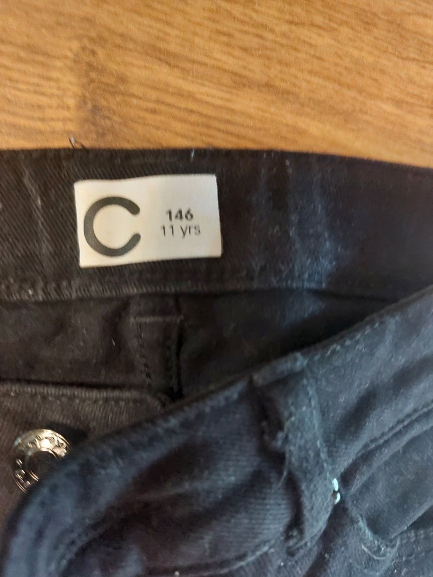 Czarne spodnie 146