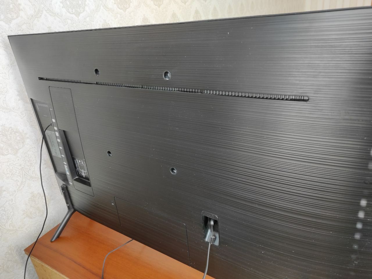 Телевізор Самсунг 43 з пошкодженим екраном