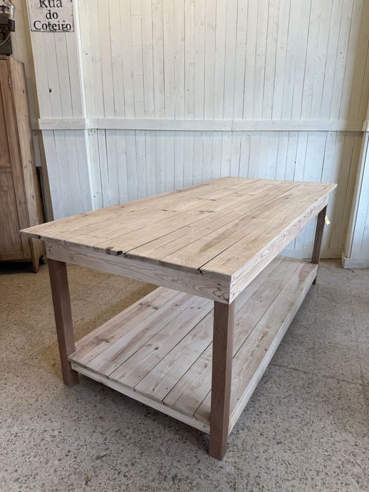 Mesa de madeira vintage