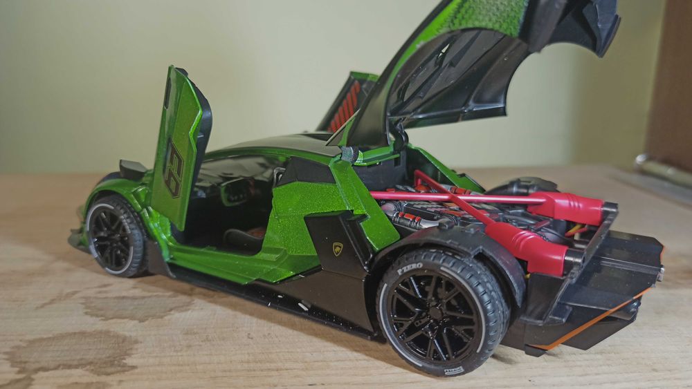 Lamborghini Essenza SCV12 Машинка 1:24 Зелений Розмір Jada