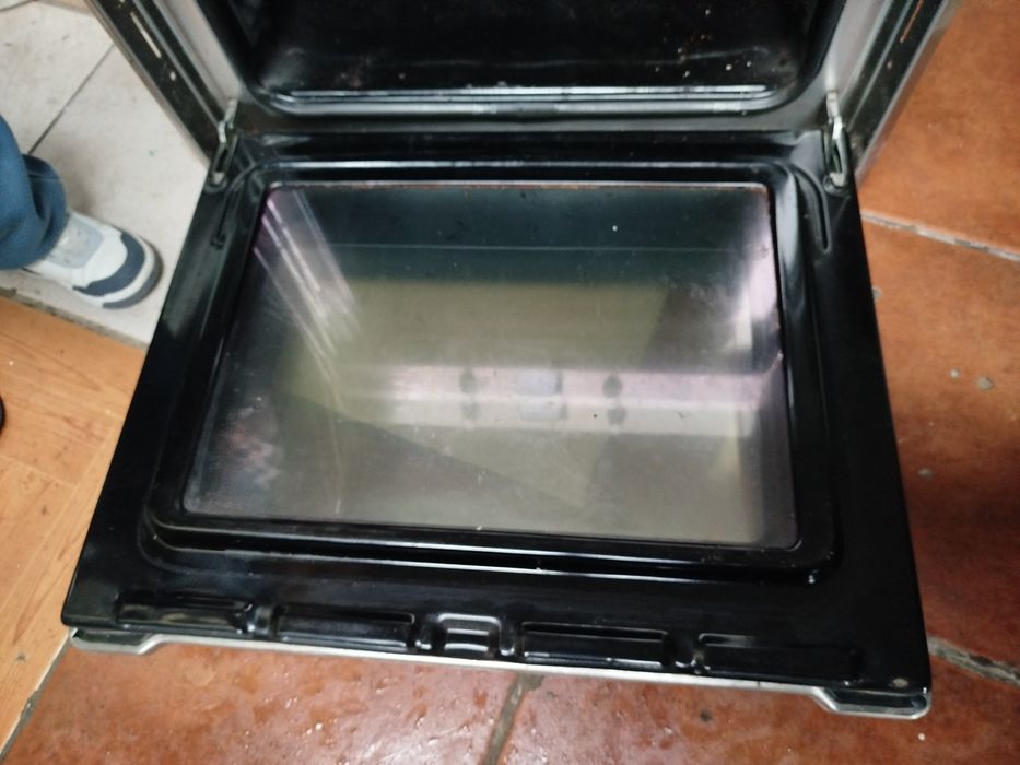 Forno elétrico embutido Ariston