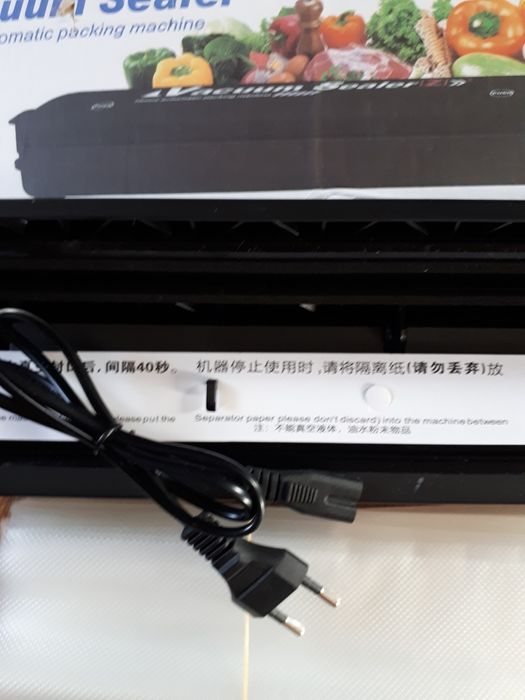 Побутовий вакуумний пакувальник