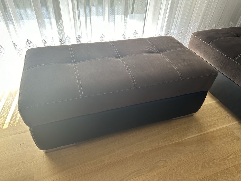 Narożnik z funkcją spania z pufą