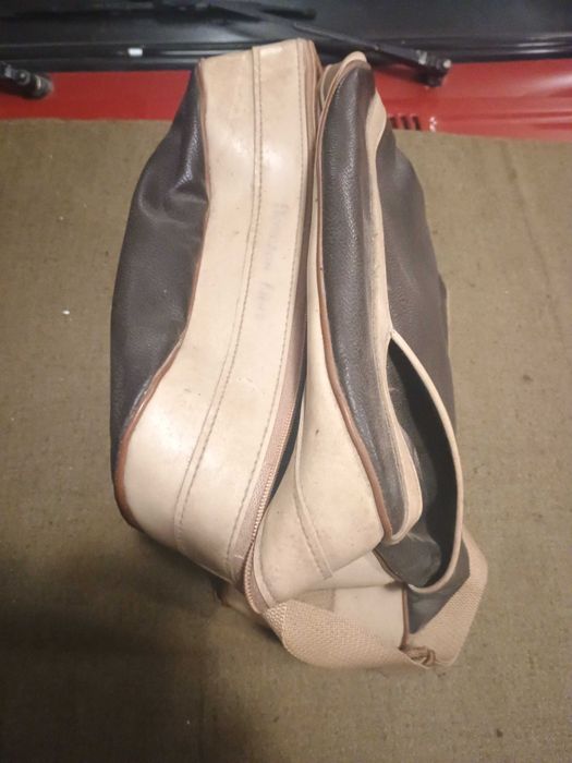 Сумка спортивная золотая шайба.