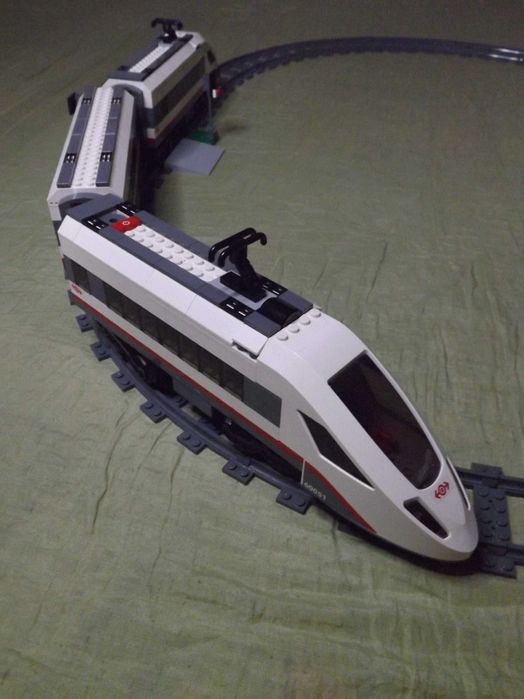 Продам конструктор LEGO City Швидкісний пасажирський поїзд (60051)