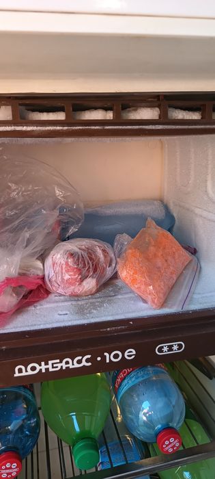 Продам холодильник Донбас 10 є в доброму стані , робочий. Висота 160см