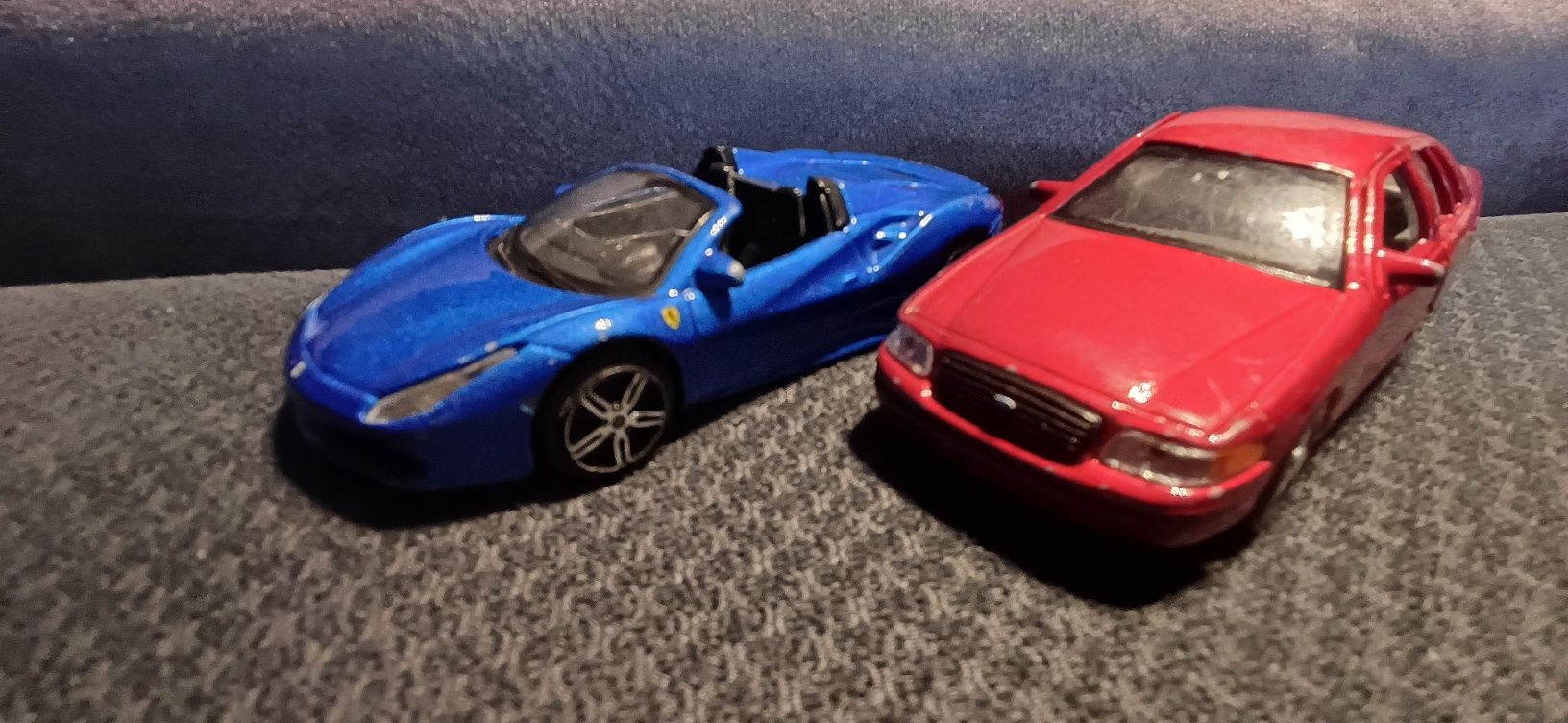 Zestaw 4 modele aut – Lamborghini, Ferrari, Ford 1999, Bentley – Burag