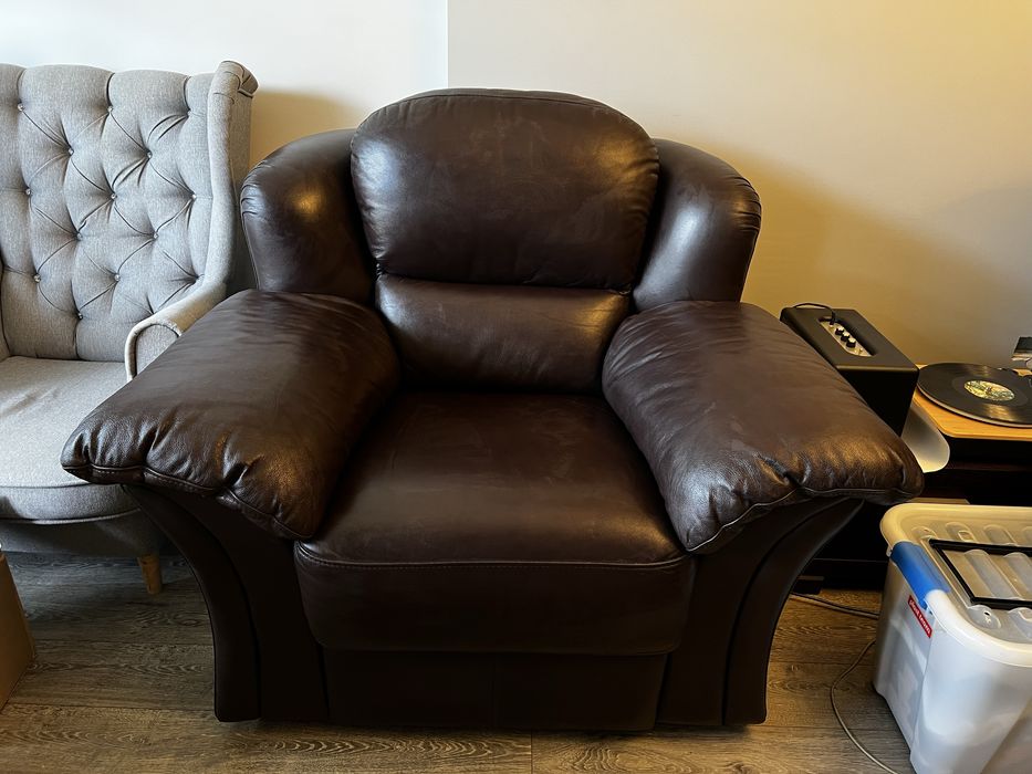 Zestaw skórzany [Helvetia Furniture]