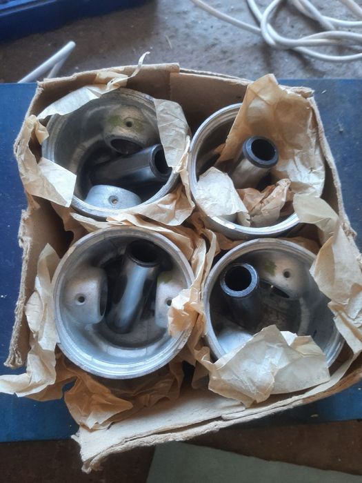 Продаю новые поршни от Москвича