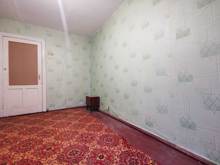 Квартира з трьома кімнатами і підвалом 2 поверх цегляного будинку RD