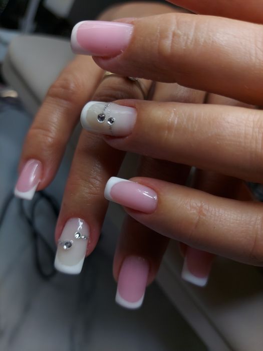 Манікюр, нарощення та покриття нігтів