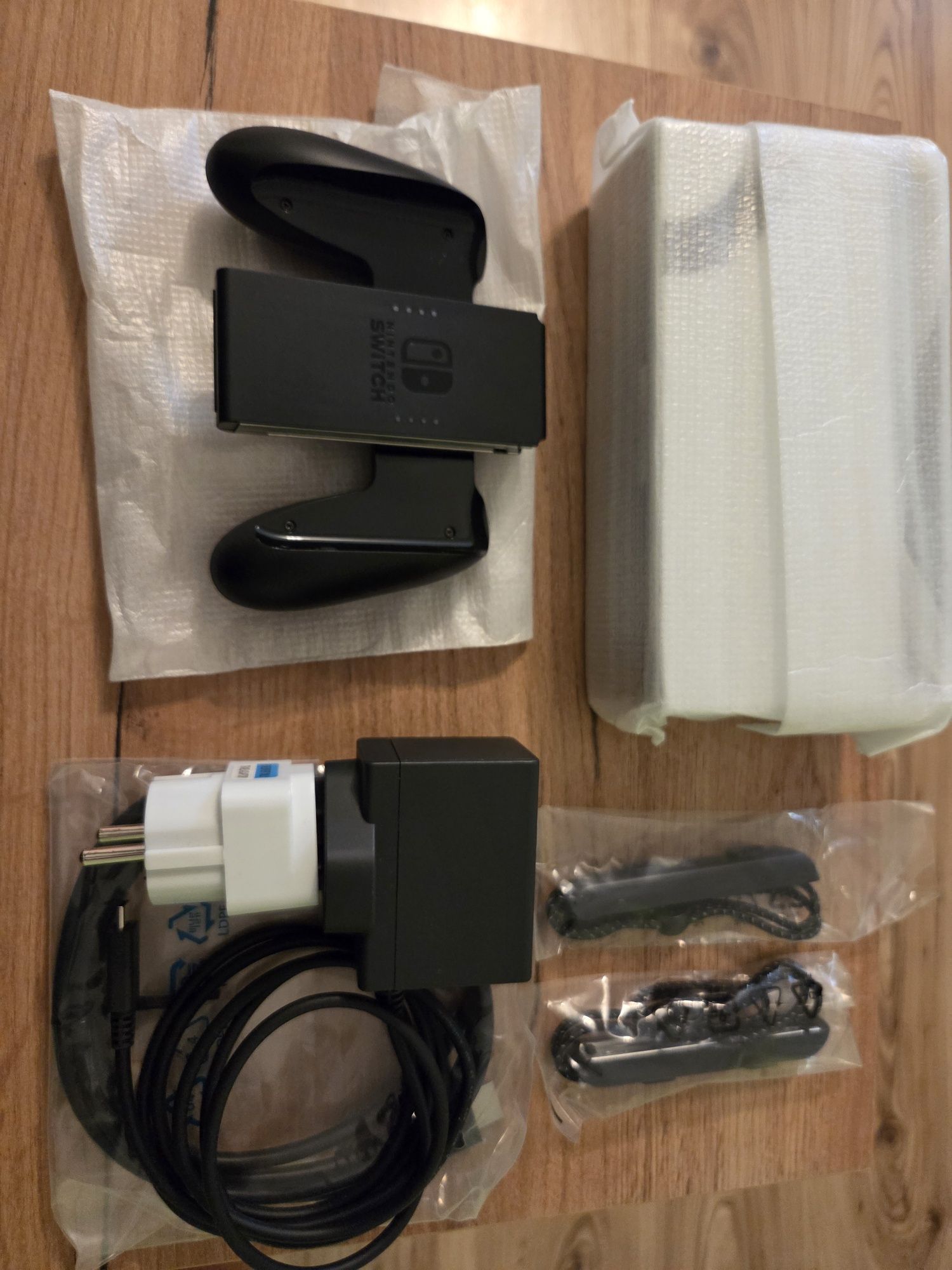 Nintendo Switch Oled + etui + szkło