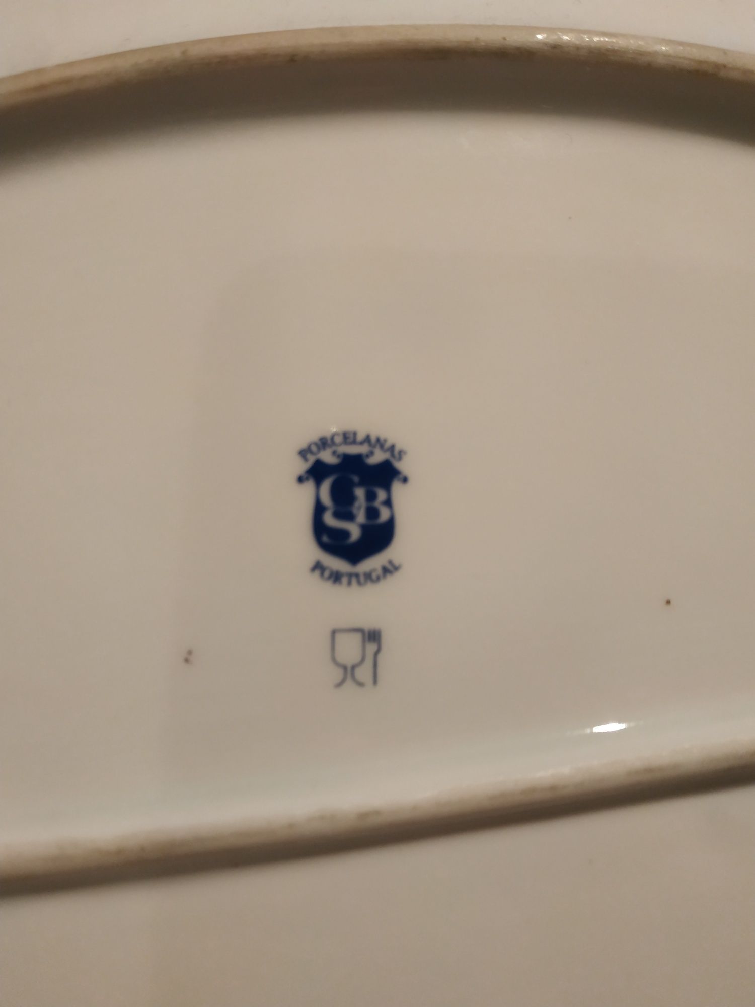 Várias peças de porcelana da Limoges