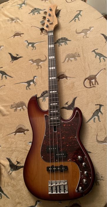 Бас гітара Marcus Miller P7