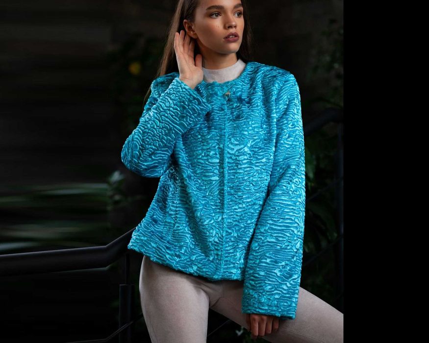 Жіноче пальто FURAMUR з еко-хутра Tissavel. Штучне хутро - Каракуль