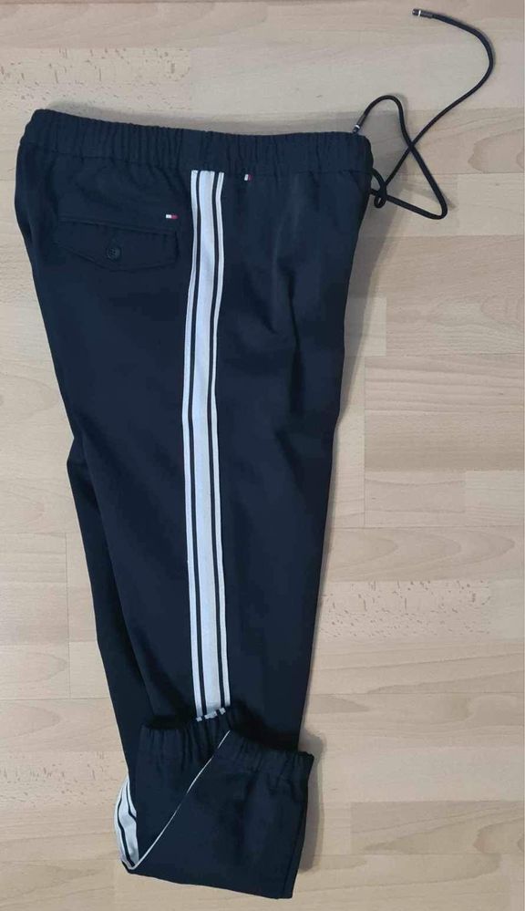 Joggery Tommy Hilfiger rozm W31L32