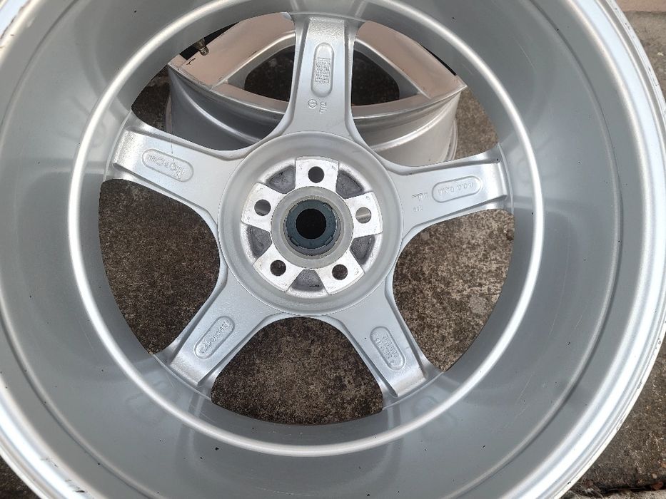 Felgi Alu VW Golf TOYOTA Avensis SUBARU Impreza 5x100 18 Cali 8J
