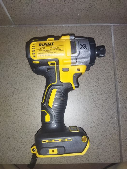 Zakrętarka DeWalt dcf887
