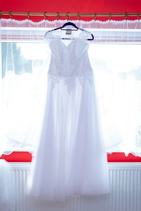 Suknia ślubna rozm. 40-44, +welon+koło