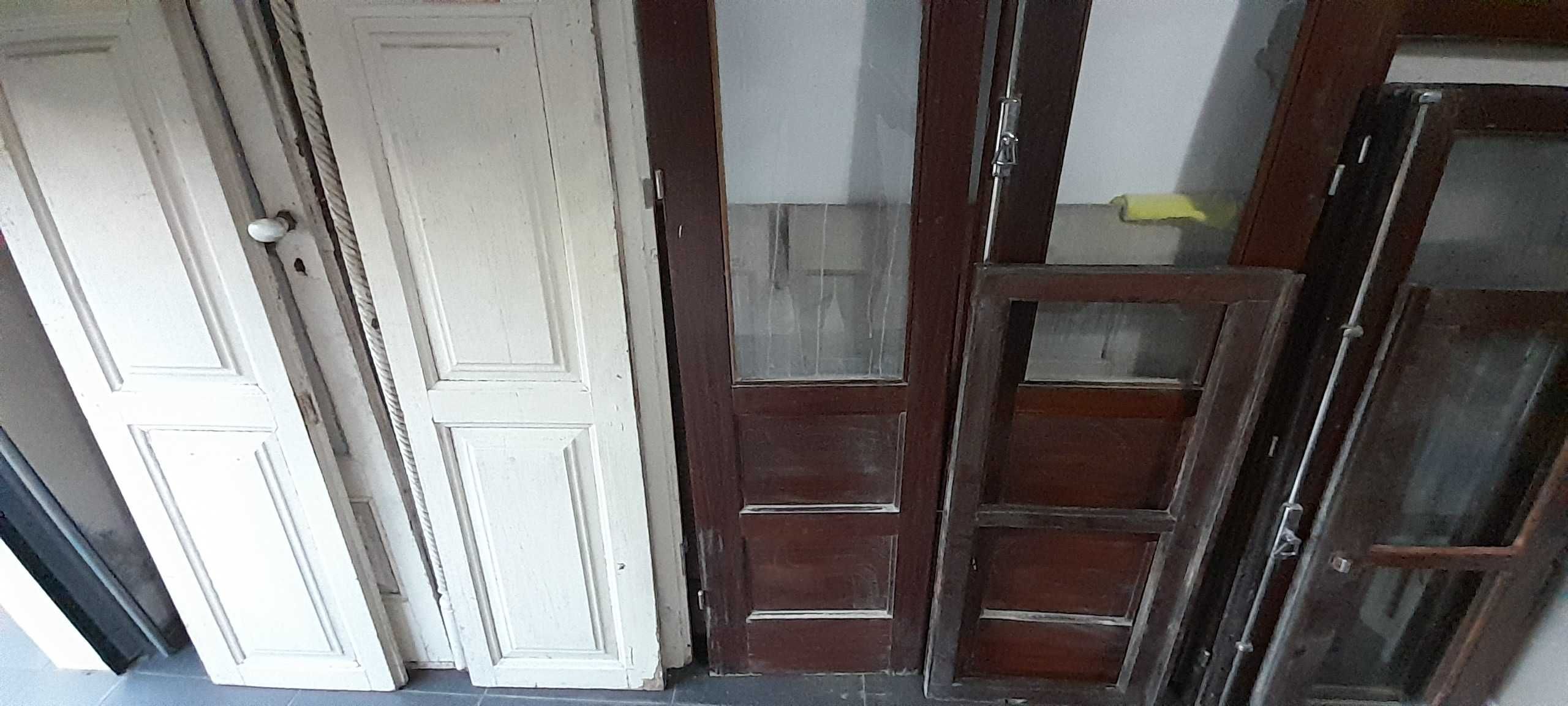 Janelas antigas em madeira