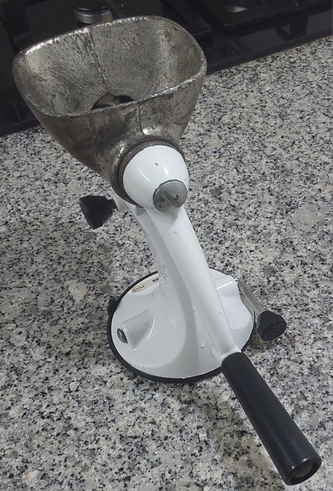 MOINHO ANTIGO E RARÍSSIMO PARA PICAR CARNE OU OUTRO.Casa,Colecção,Etc.