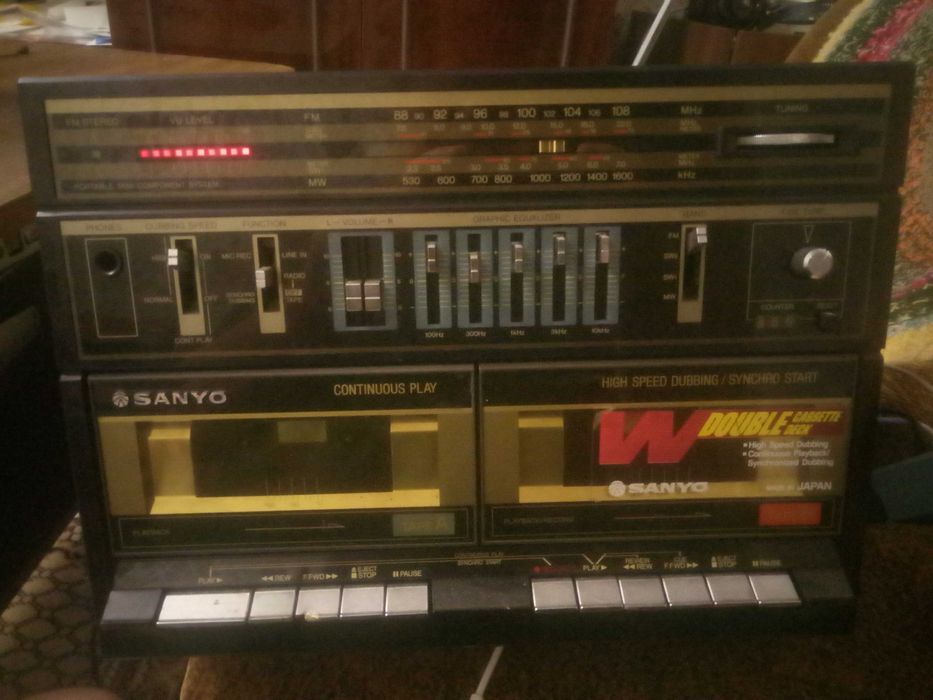 Магнітола-  SANYO c 35