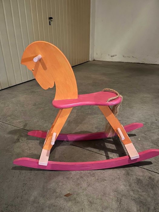 Cavalo de baloiço para criança em madeira