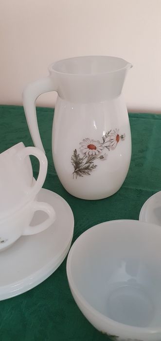 Louça Arcopal com Malmequer