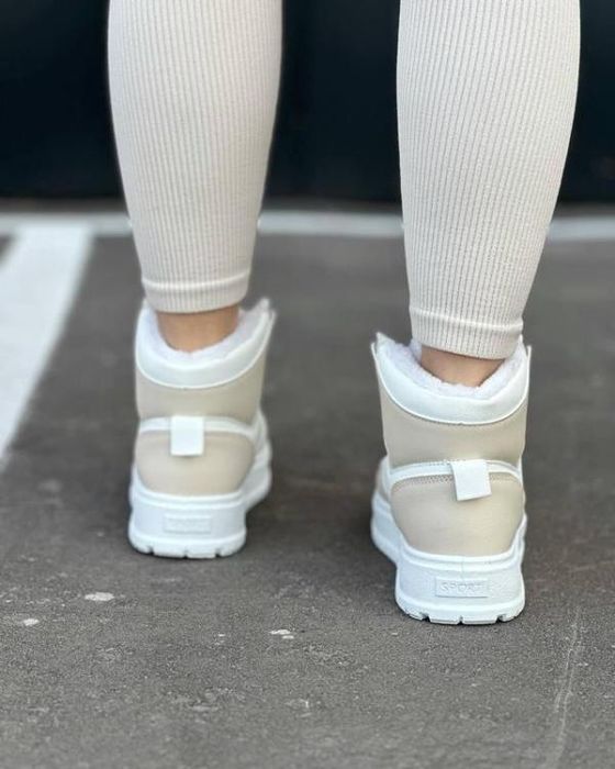 Зимові хайтопи кава з молоком