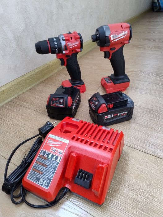Milwaukee M18 набір шуруповерт + імпакт