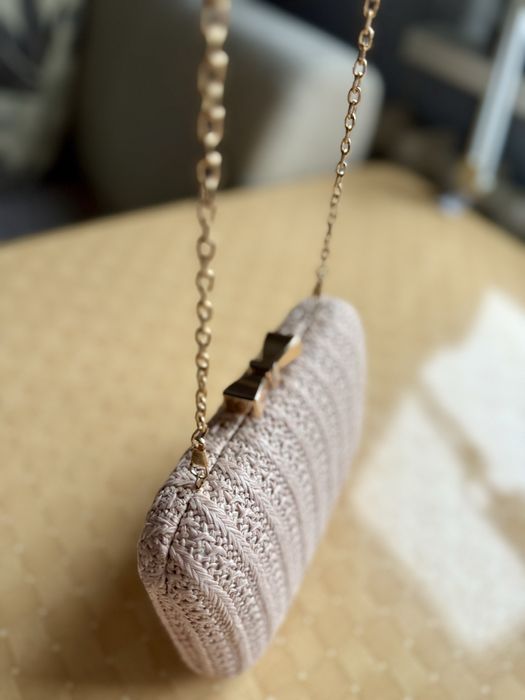 Стильна нюдова сумочка-клатч з в’язаним візерунком - Королева