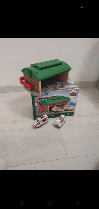 Pociąg Brio garaż