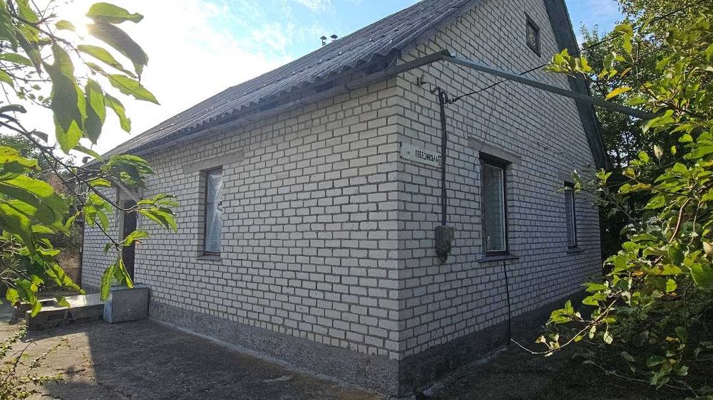 Капітальний цегляний будинок поруч з центром м. Баришівка Є ВІДЕООГЛЯД