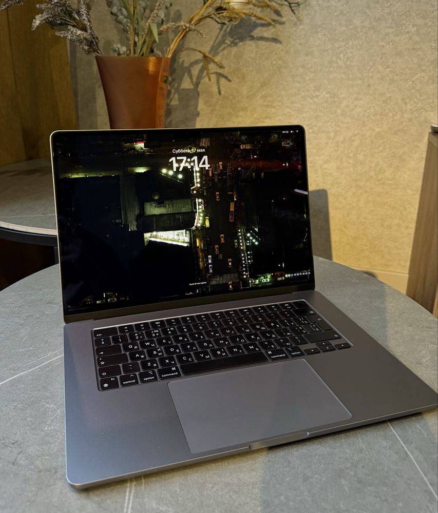Macbook Air 15 2023 (M2 8/256) Space Grey + Чохол Накладка у Подарунок