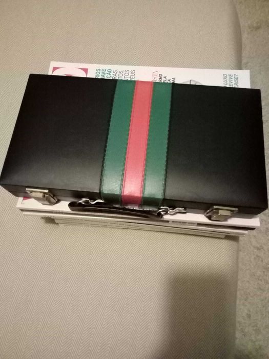 mala de pele com jogos clássicos