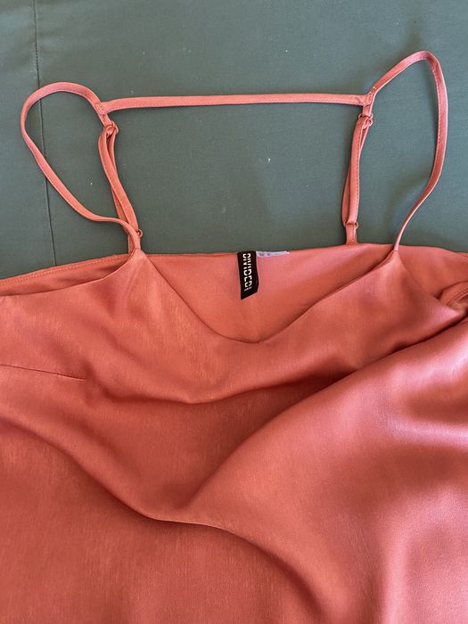 Vestido de cor salmão